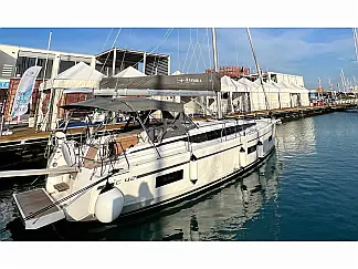 Bavaria C42 - External image