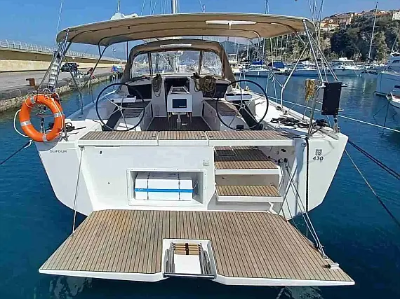 Dufour 430