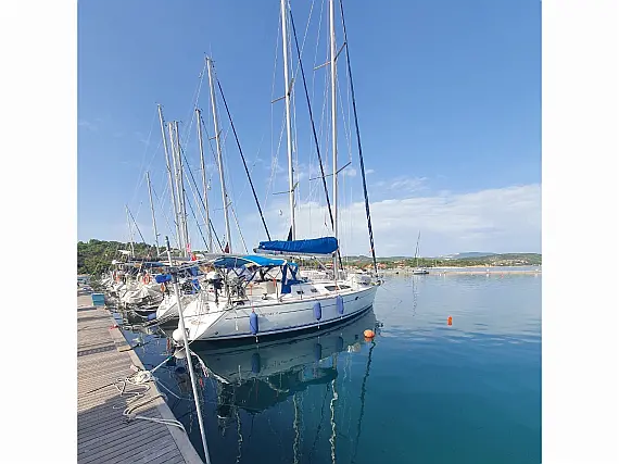 Sun Odyssey 37