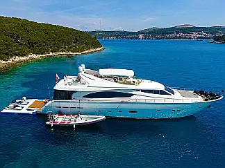 Ferretti 880 - External image