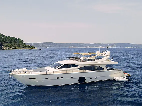 Ferretti 780