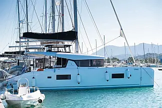 Lagoon 42 - External image