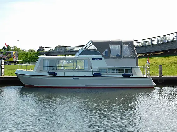 Houseboat 1050