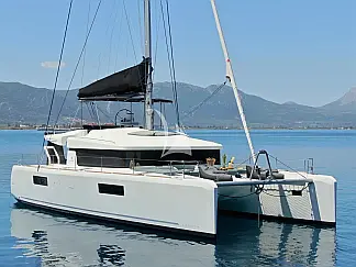 Lagoon 52 - External image