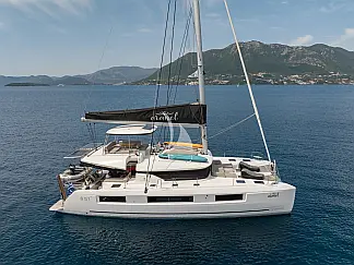 Lagoon 51 - External image