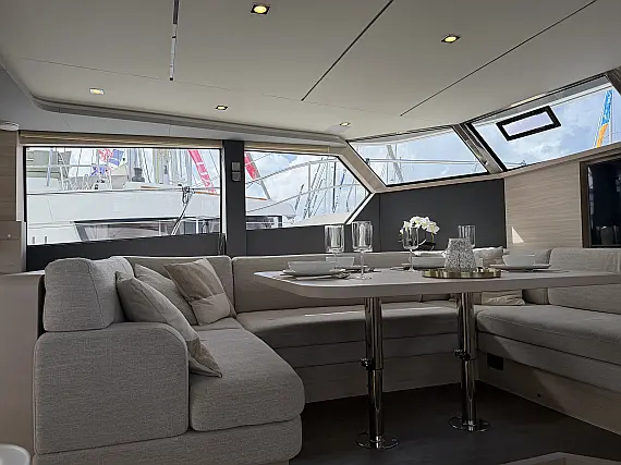 Aquila 50 Yacht