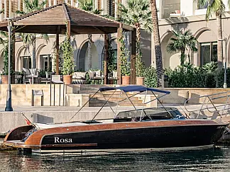 Motorboat - External image