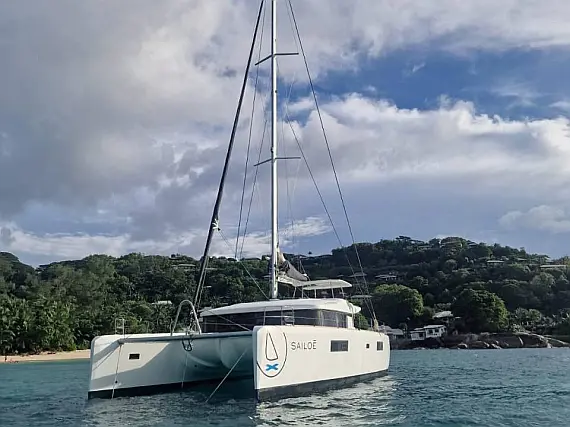 Lagoon 52