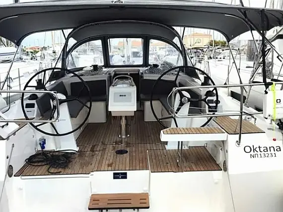 Bavaria C42 (3 cab.)