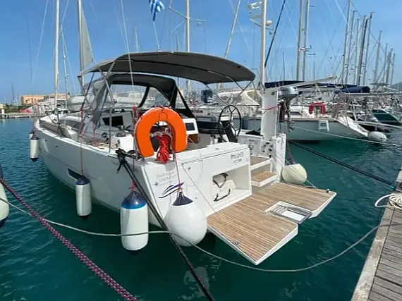 Dufour 390 (3 cab. 3 WC)