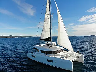 Lagoon 42 - External image