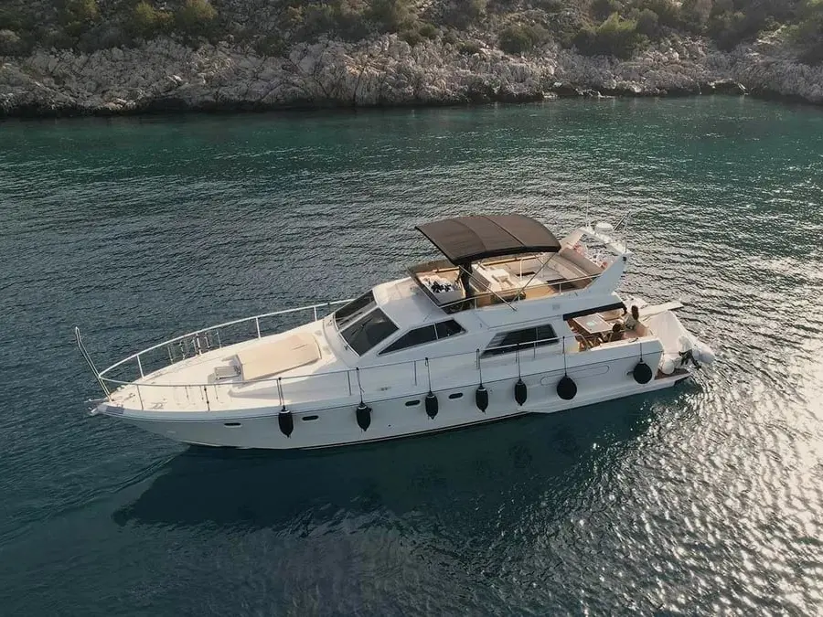 Ferretti Altura 52
