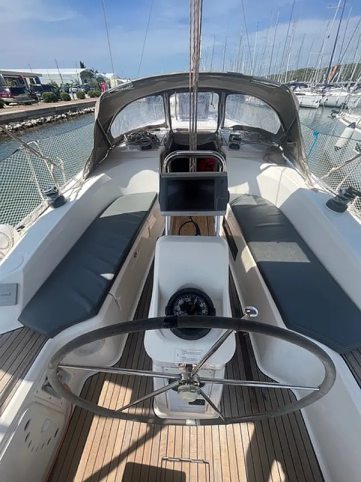 Bavaria Cruiser 33 - 