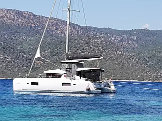 Lagoon 42 S - External image