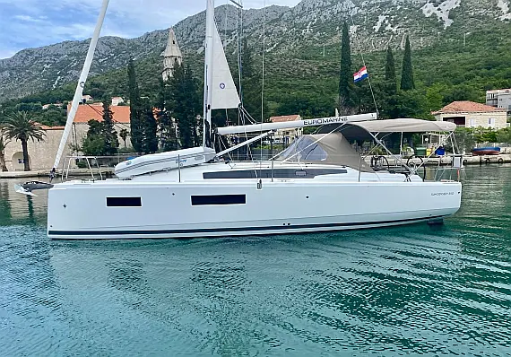 Sun Odyssey 350
