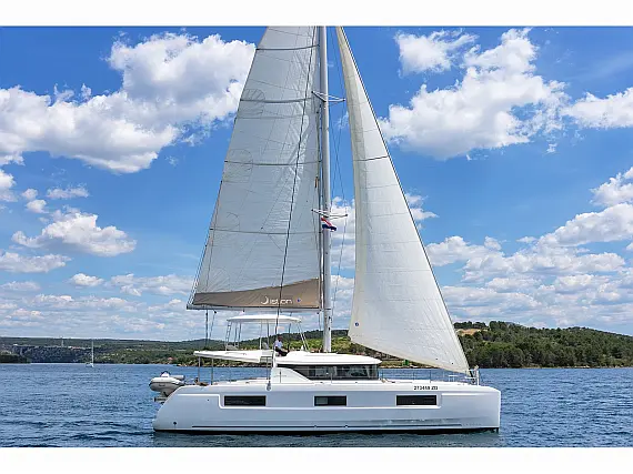 Lagoon 46 A/C & GEN & WM