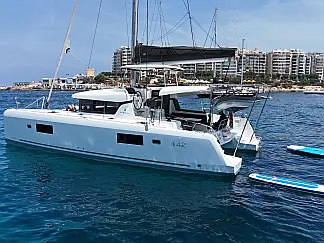 Lagoon 42 Owner's Version - External image