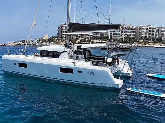 Lagoon 42 Owner's Version