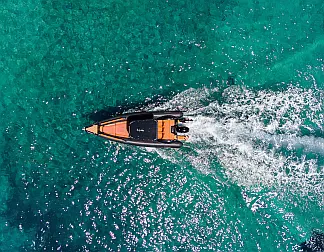 Motorboat - External image