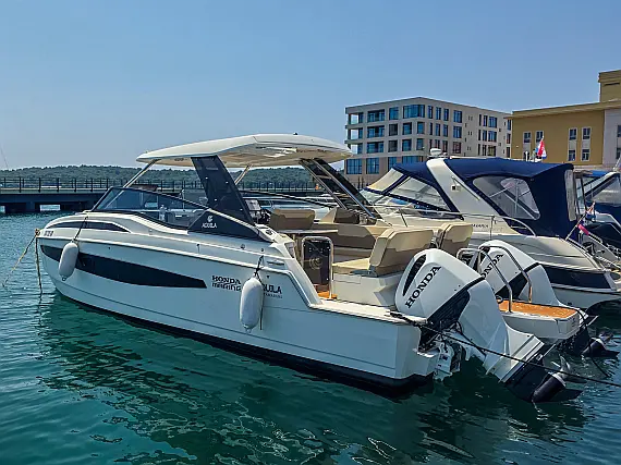 Aquila 32 Sport