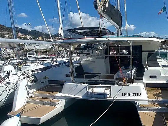Lagoon 42