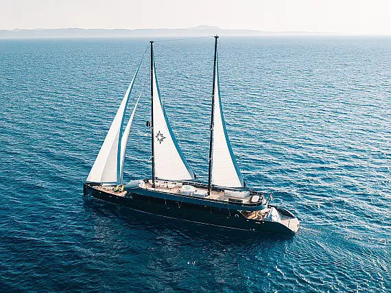 Luxury Sailing Yacht R