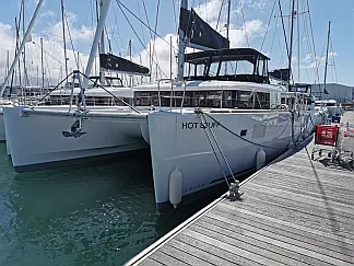Lagoon 450 F - External image