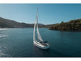 Bavaria C38 - External image