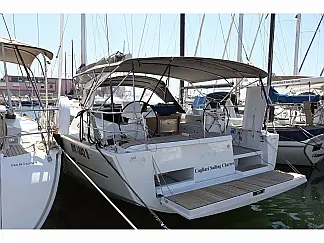 Dufour 520 GL - External image