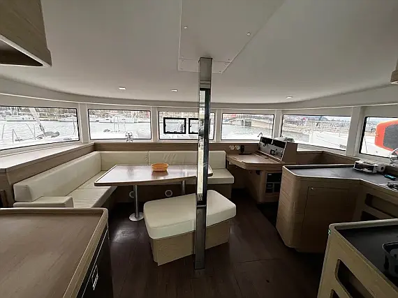 Lagoon 42 - Internal image