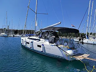 Sun Odyssey 440 - External image